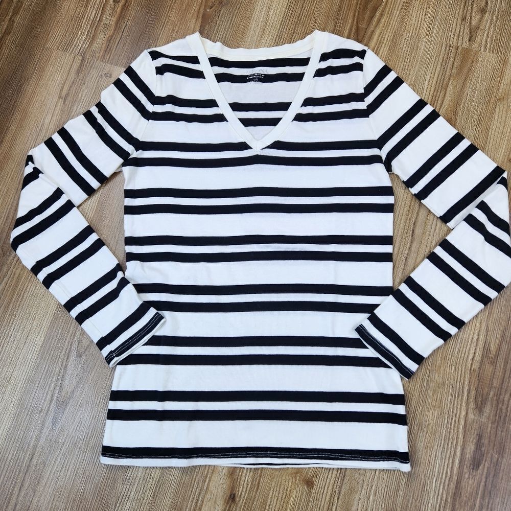 💜Merona White & Black Stripe Vneck Long Sleeve Top Large